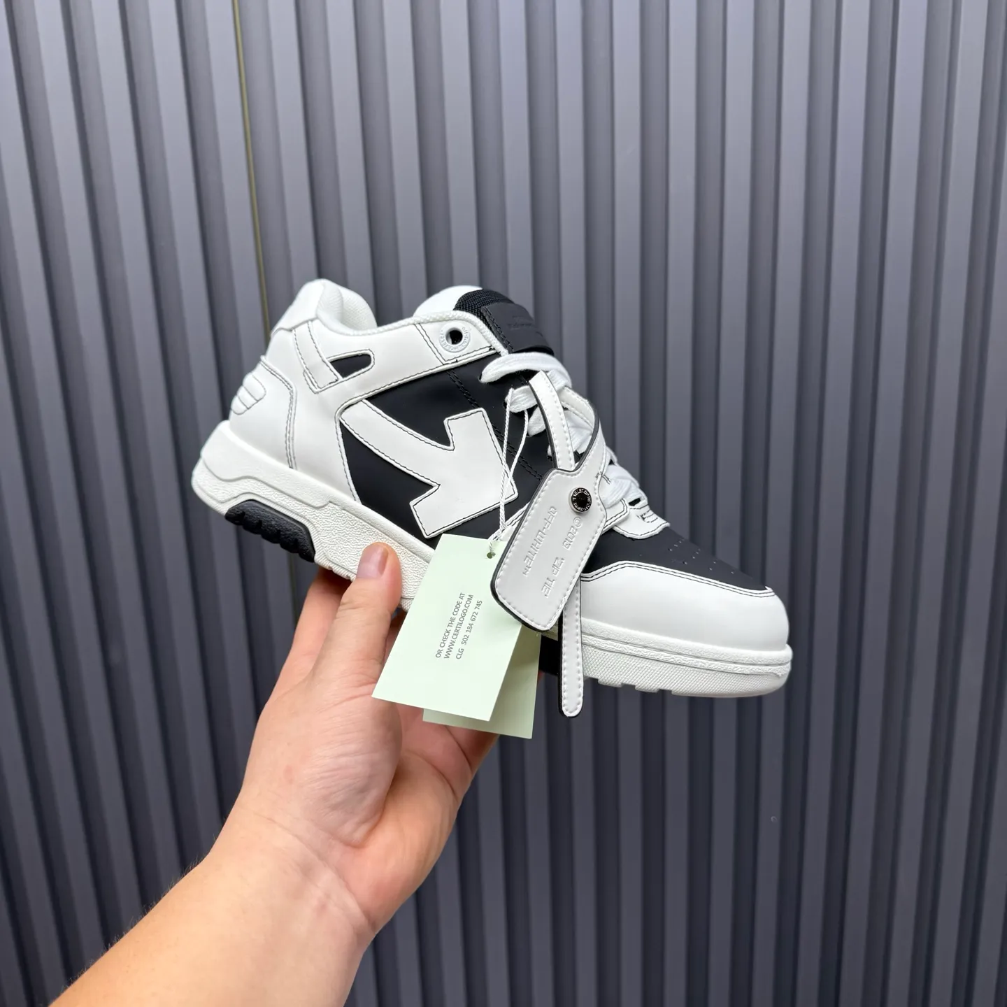 【off- white】P: 620💰Couple model👫, Size: 35-44 (Customized for men 38.45.46) High-quality version👊 "Out of office" series original molding, original lasting, production process 1:1 Original ➰OFF GRAY WHITE OW ➰ First-layer cowhide Imported skin-friendly and environmentally friendly polyester mesh Original molding high elastic and environmentally friendly molding pad Made with the original lasting process. The original molded rubber outsole (never yellows and deforms) has a super correct shape, bright color and strong three-dimensional effect👍. Packaging💯Full set of packaging synchronized with the official website (branded paper, certificate of quality, branded cloth bag)